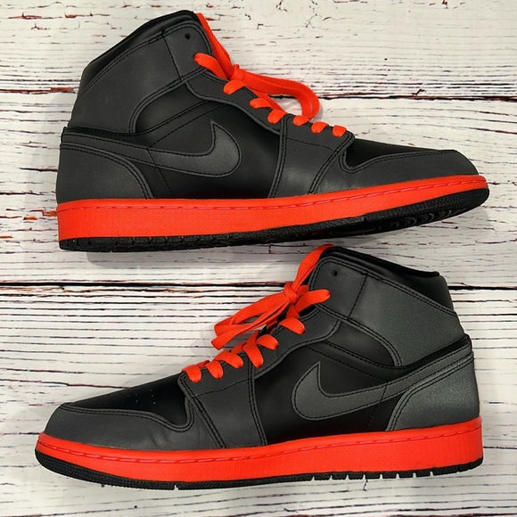 Jordan 1 Retro Mid_Black infrared-Sz-9.5-Released 2014 - Picture 3 of 11